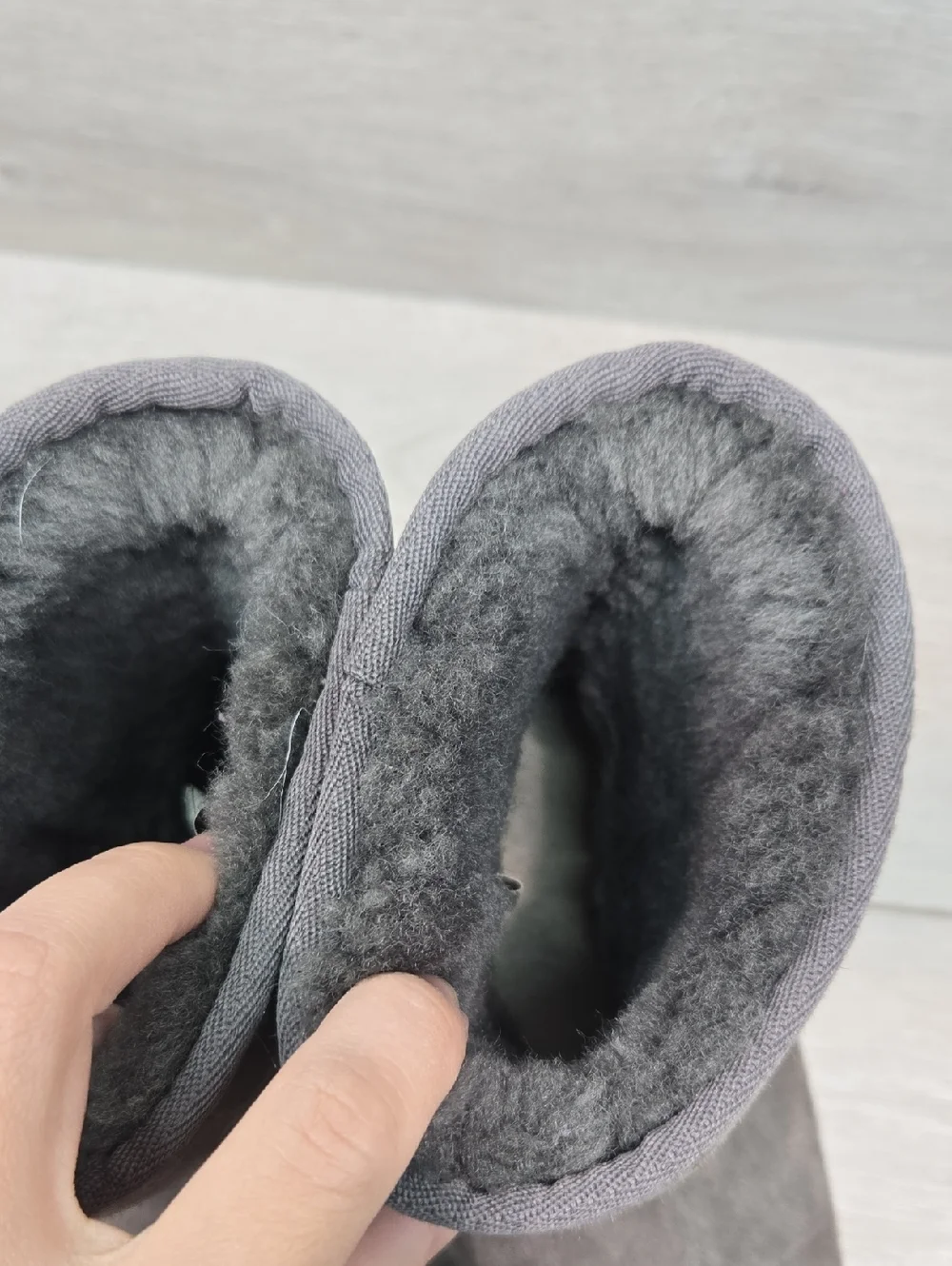 Ugg Australia Kids Big Girl Gray Suede Shearling Lined Short Boots Shoes Sz 3